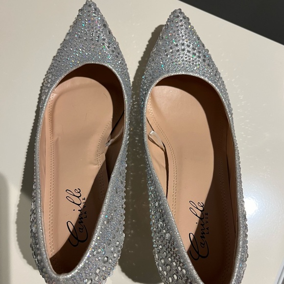 Camille La Vie Bejewelled Kitten Heel NWOT - Picture 4 of 6